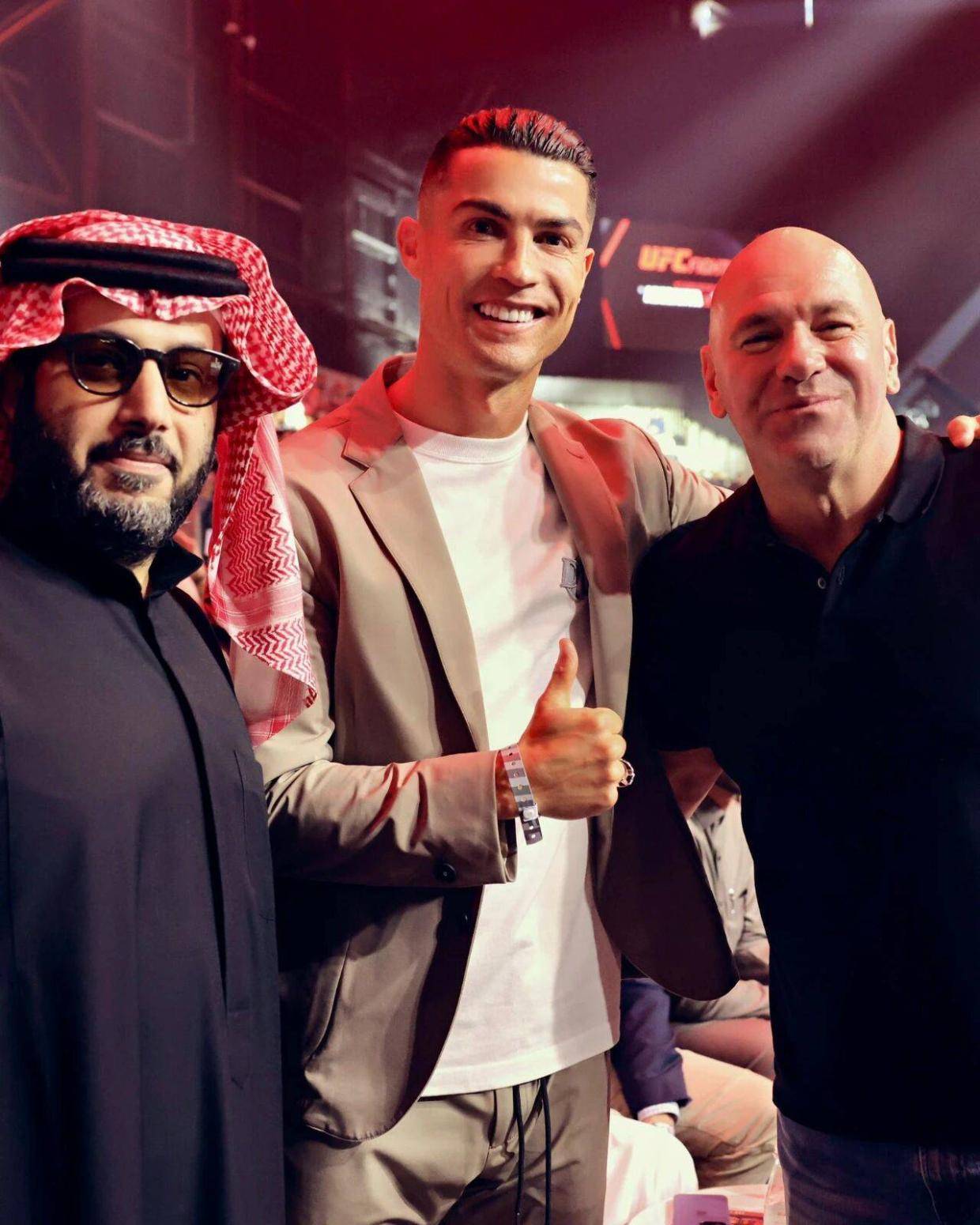 曼联新收购传闻真相揭秘,曝阿联酋财团考虑报价!格雷泽估值52亿