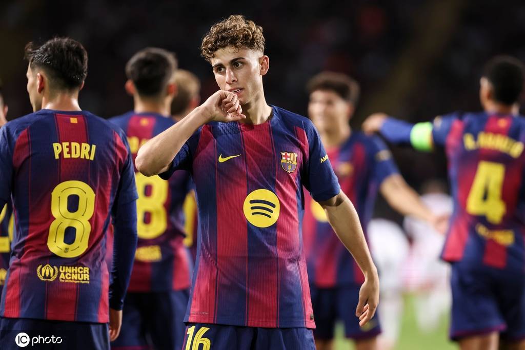 6-1,巴萨踢疯了!费尔明-洛佩斯上演帽子戏法
        
    6-1,巴萨踢疯了!费尔明-洛佩斯上演帽子戏法